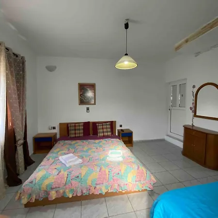 Aggelina Kır Evi *