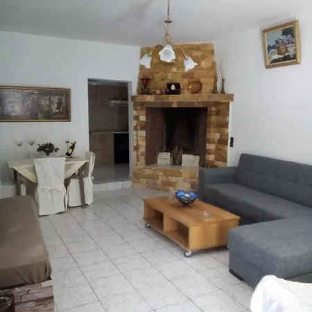 Kır Evi Aggelina